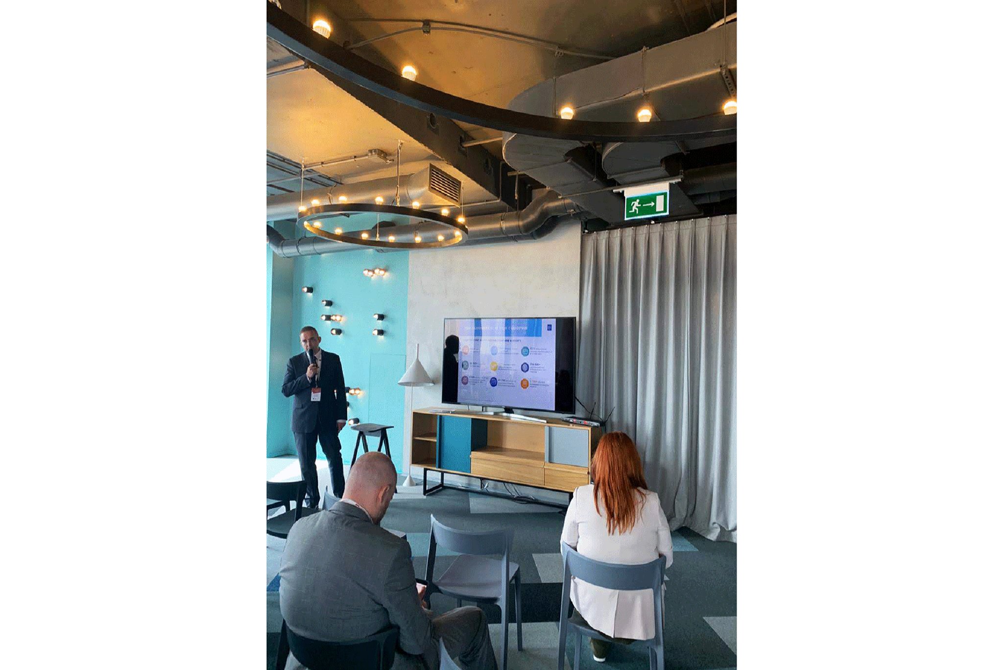 Представитель EULER HERMES с презентацией