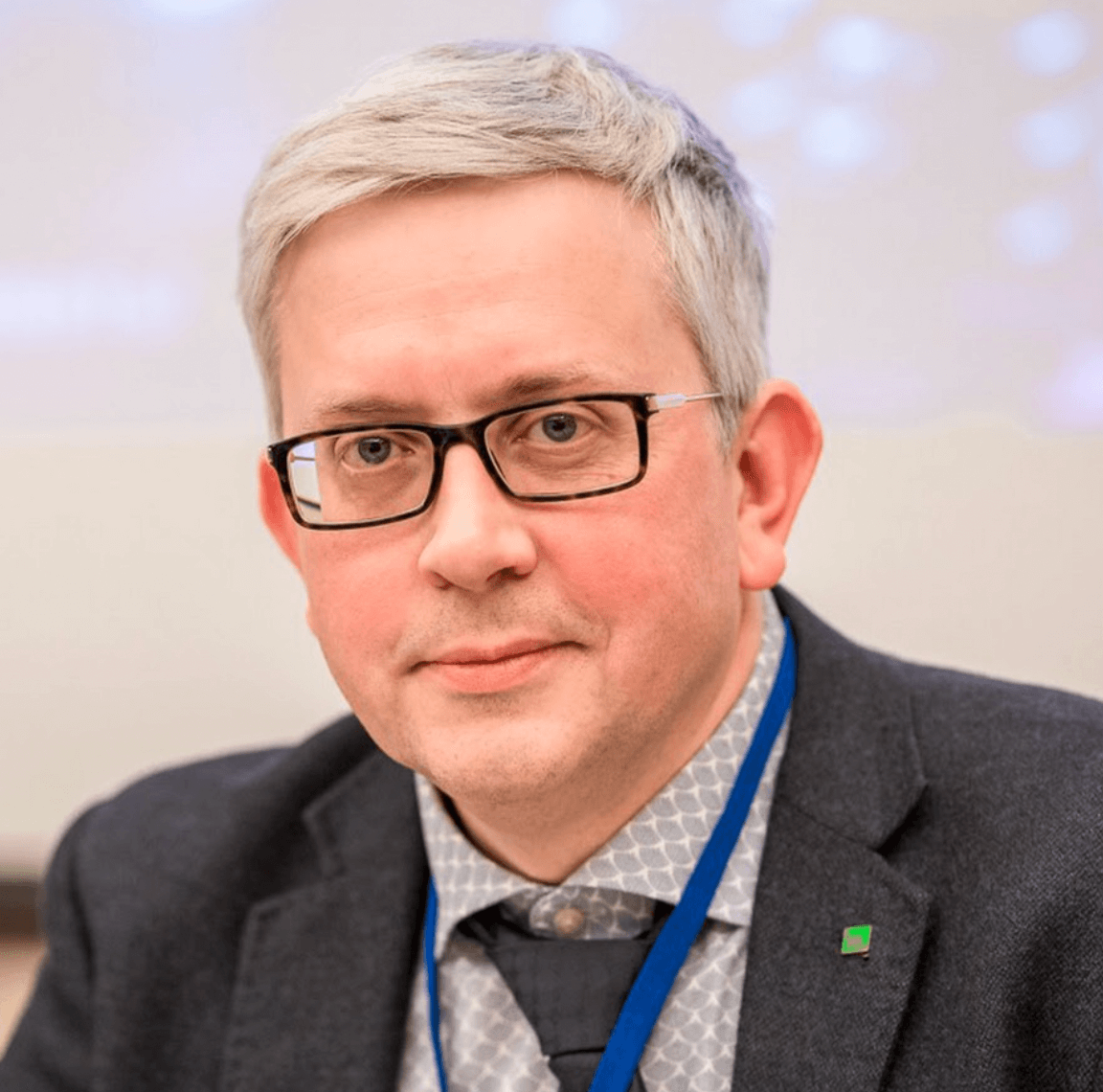 Стрим: «В долгу, что в море: ни дна, ни берегов»